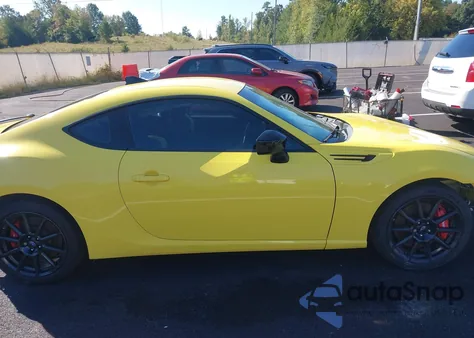 2017 Subaru Brz Series. Yellow из США, поврежденный, VIN JF1ZCAC1XH9601468
